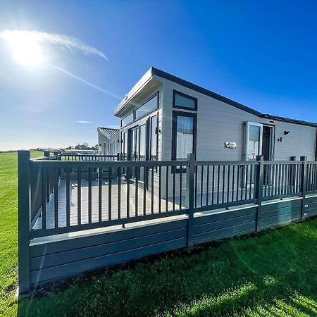 Stunning Caravan With Full Sea Views At Broadland Sands In Suffolk Ref 20236Bs ホプトン・オン・シー エクステリア 写真