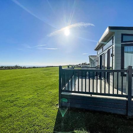 Stunning Caravan With Full Sea Views At Broadland Sands In Suffolk Ref 20236Bs ホプトン・オン・シー エクステリア 写真