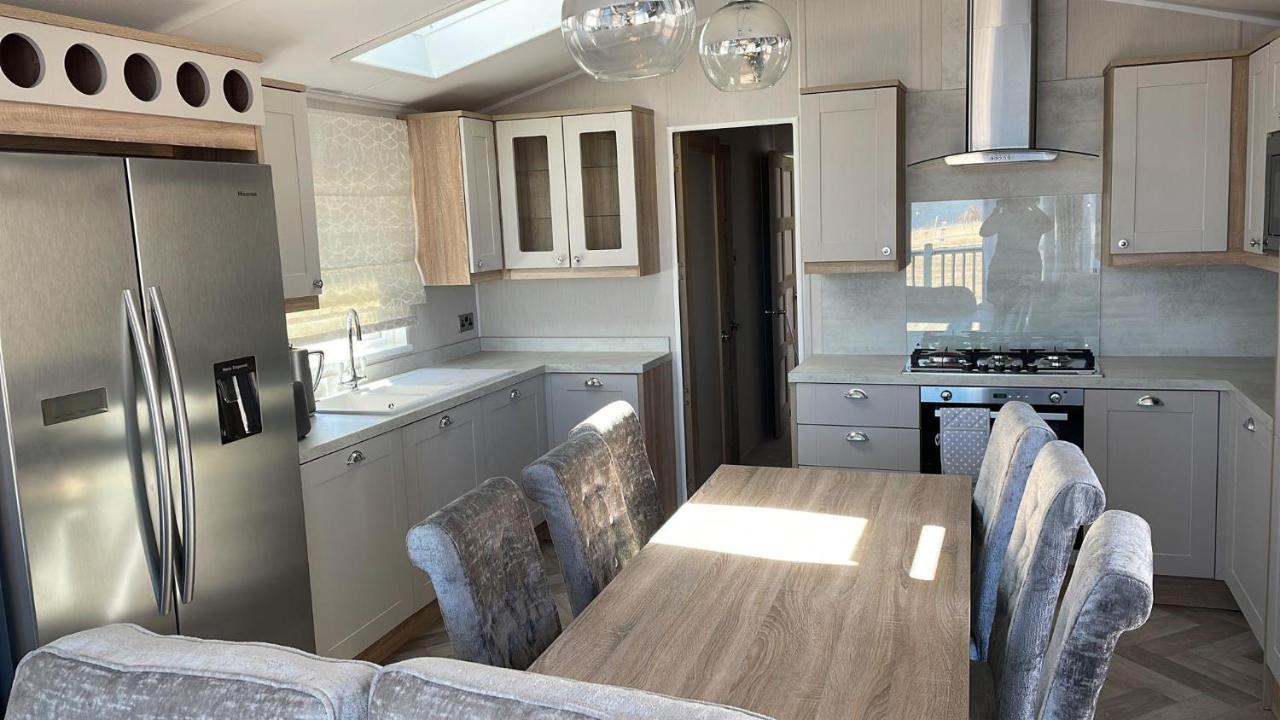 Stunning Caravan With Full Sea Views At Broadland Sands In Suffolk Ref 20236Bs ホプトン・オン・シー エクステリア 写真