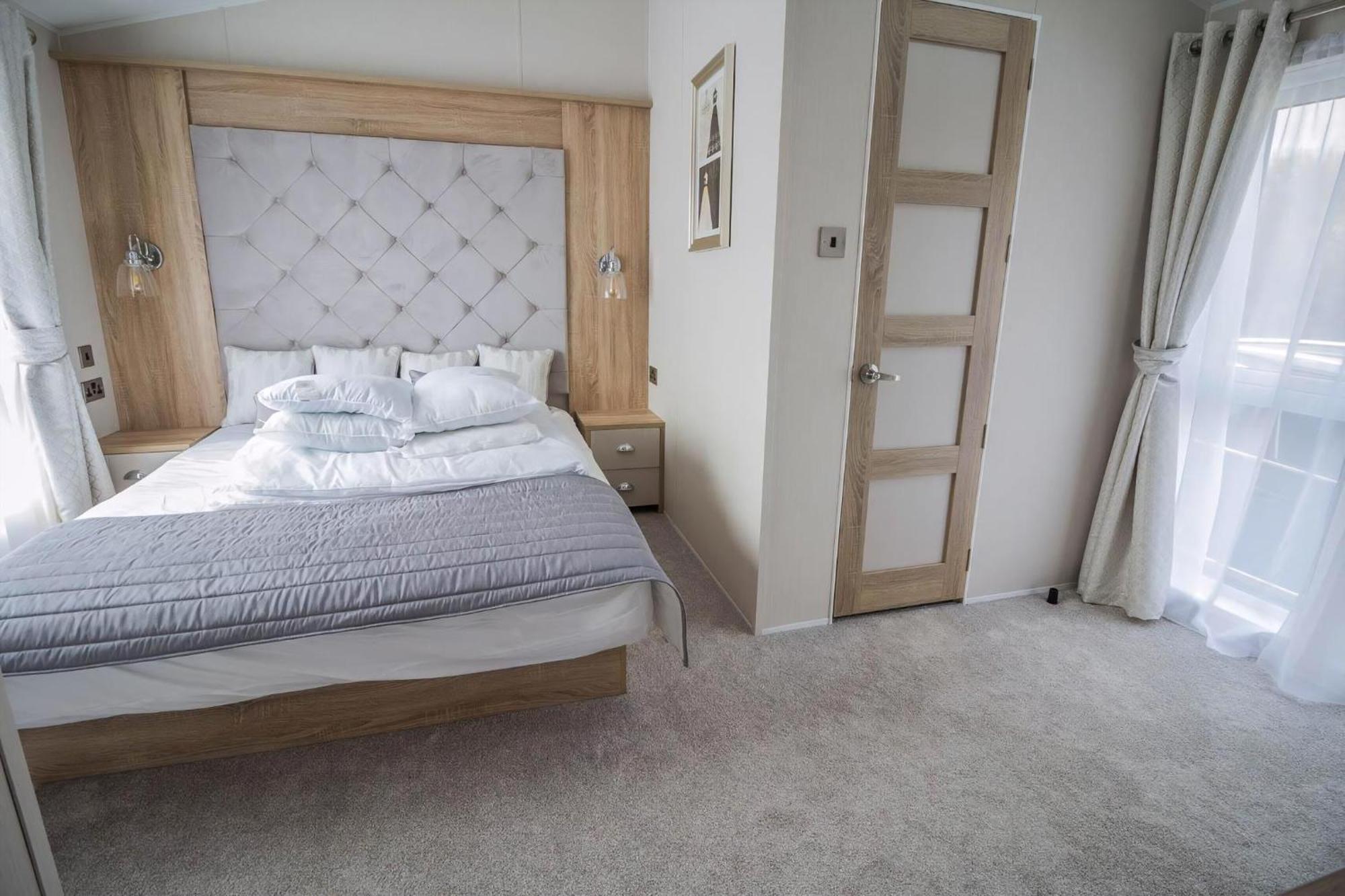Stunning Caravan With Full Sea Views At Broadland Sands In Suffolk Ref 20236Bs ホプトン・オン・シー エクステリア 写真