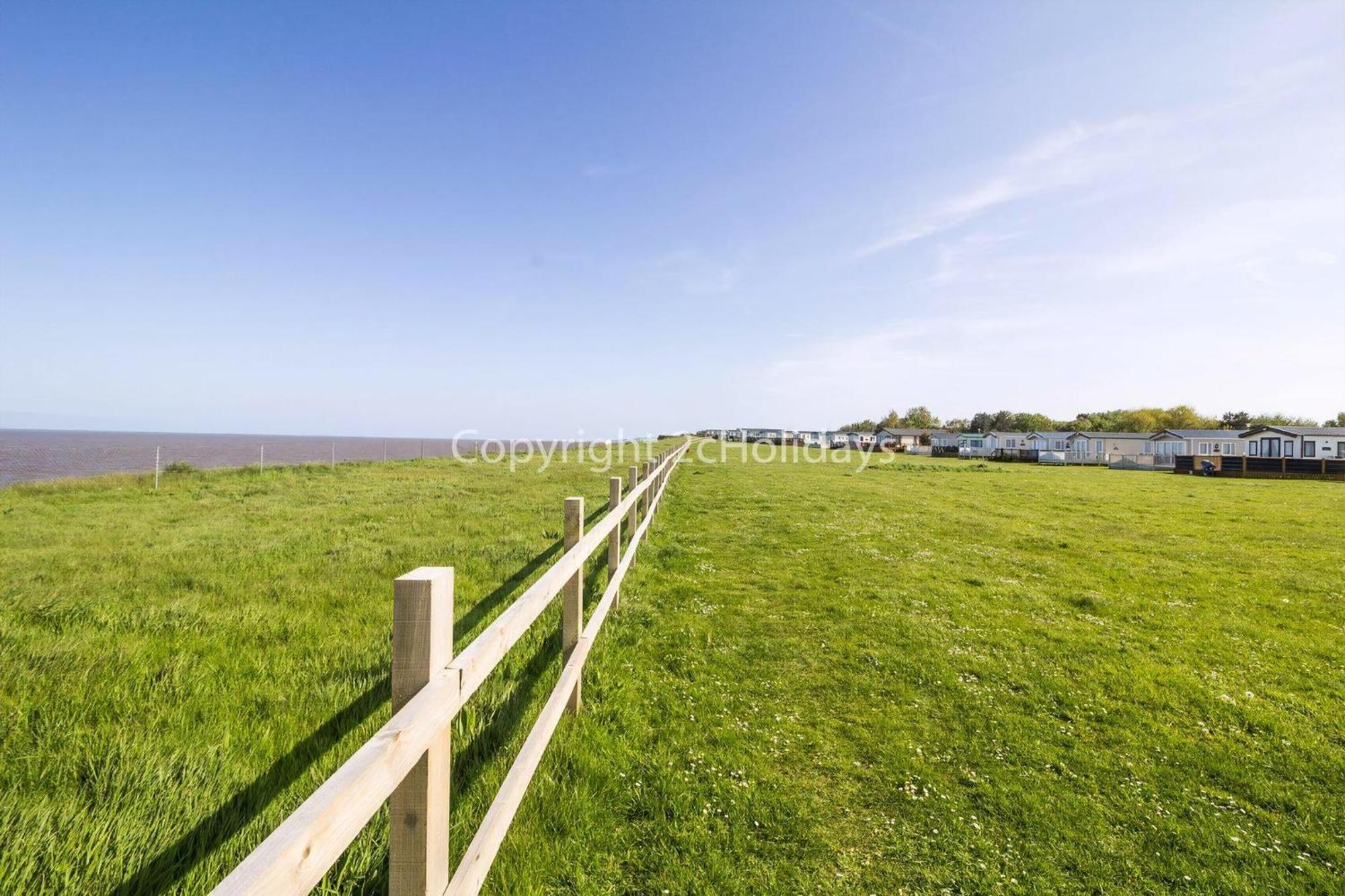 Stunning Caravan With Full Sea Views At Broadland Sands In Suffolk Ref 20236Bs ホプトン・オン・シー エクステリア 写真