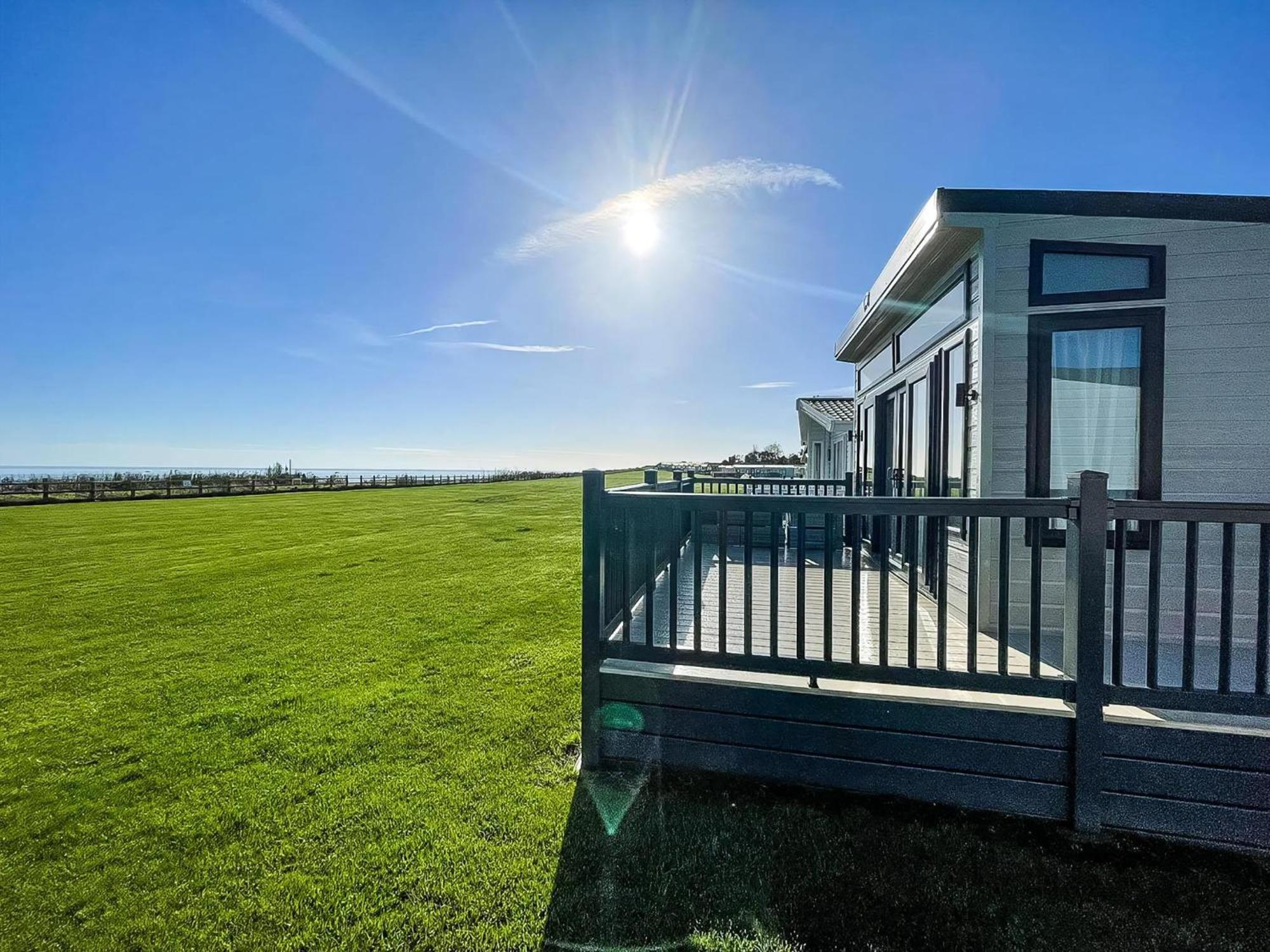 Stunning Caravan With Full Sea Views At Broadland Sands In Suffolk Ref 20236Bs ホプトン・オン・シー エクステリア 写真